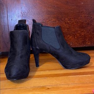 NWT — Black heeled suede booties